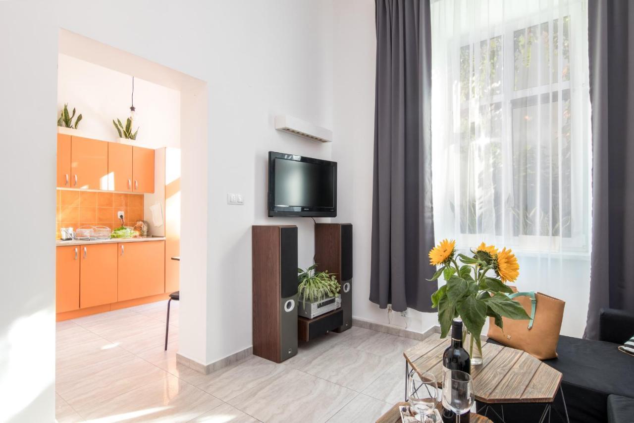 Cracow Best Location Apartment With Garden By Cozyplace Krakow Exterior photo